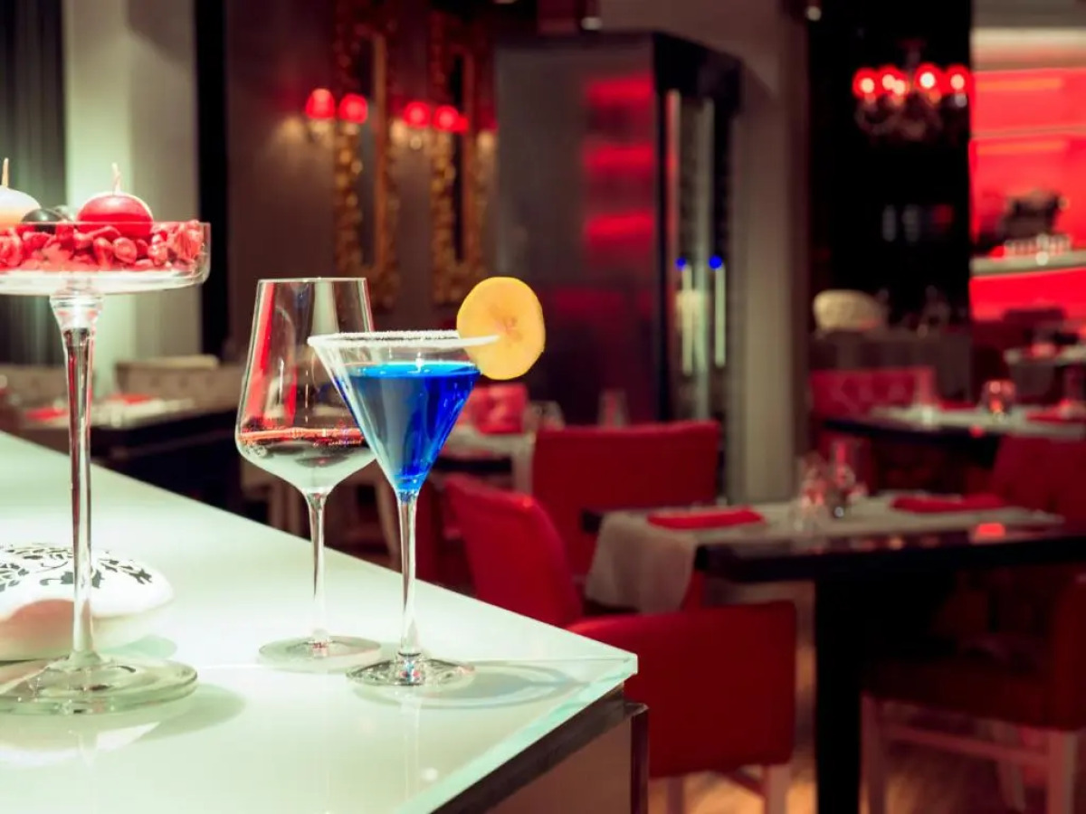 Отель Chirag Plaza Hotel & Business Center