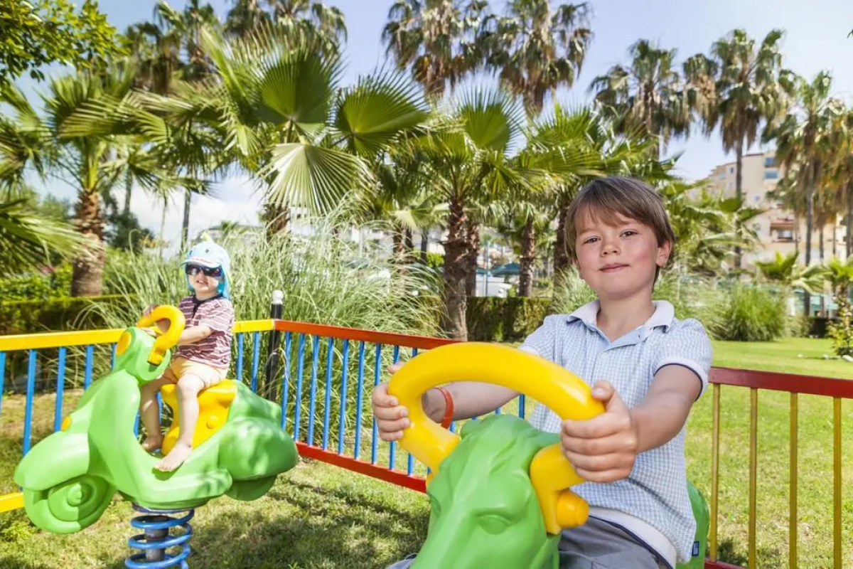 İz Flower Side Beach Hotel