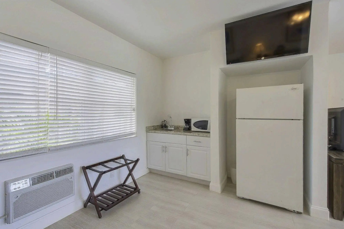 Sea Beach Plaza - Near Jungle Queen Riverboat