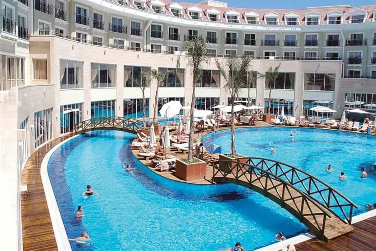 Курорт Meder Resort Hotel