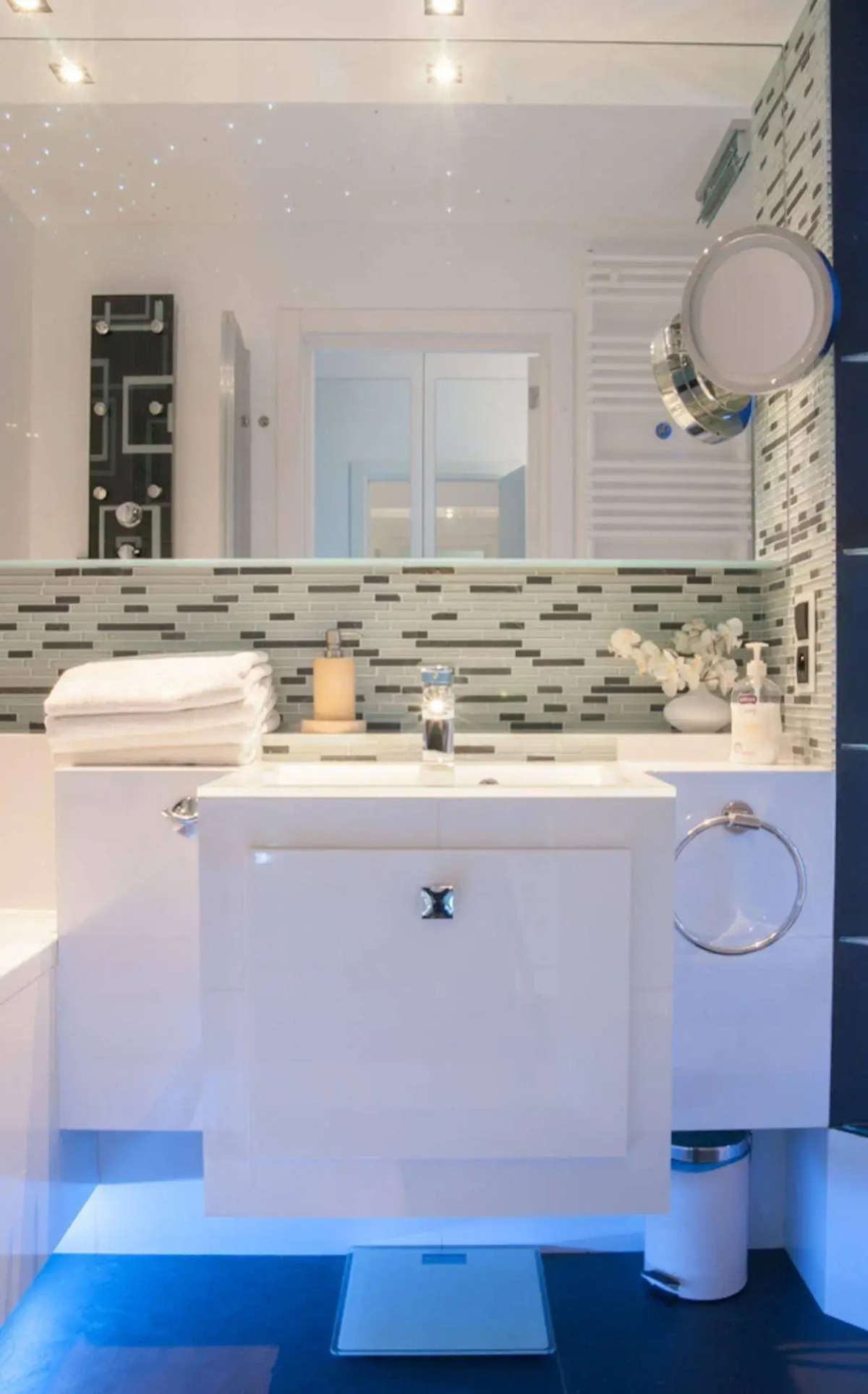 Platinum Towers Country 2 Country