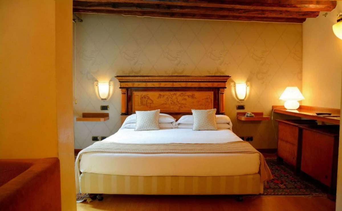 Отель Saturnia & International