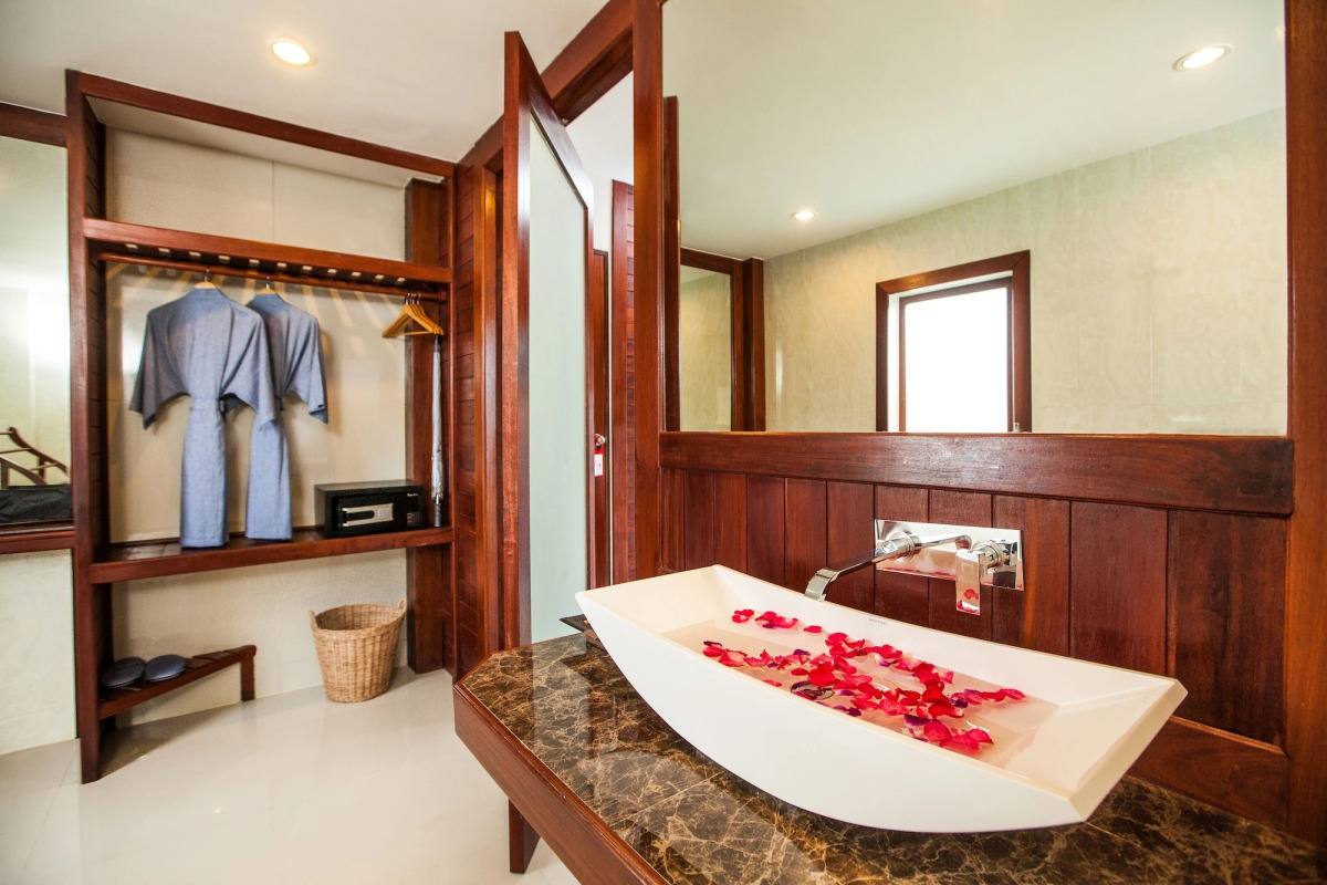 Howard Johnson by Wyndham Phuket Naiyang