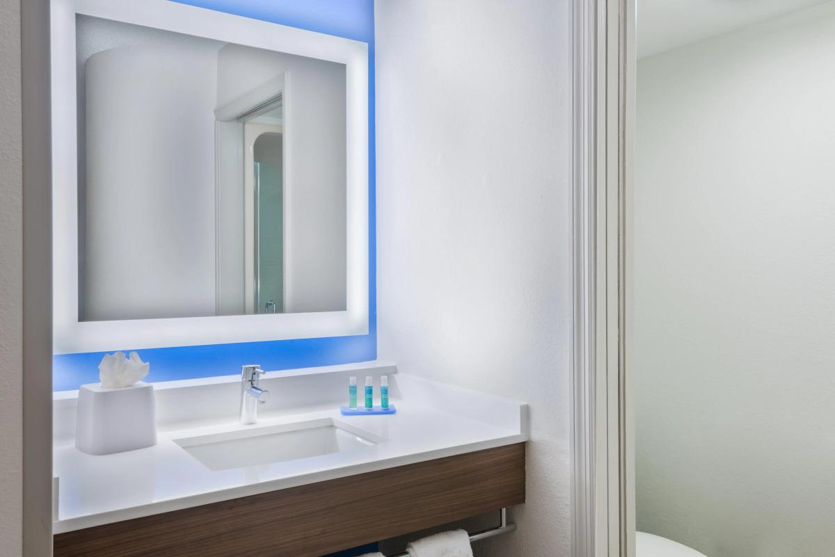 Holiday Inn Express & Suites Nearest Universal Orlando by IHG