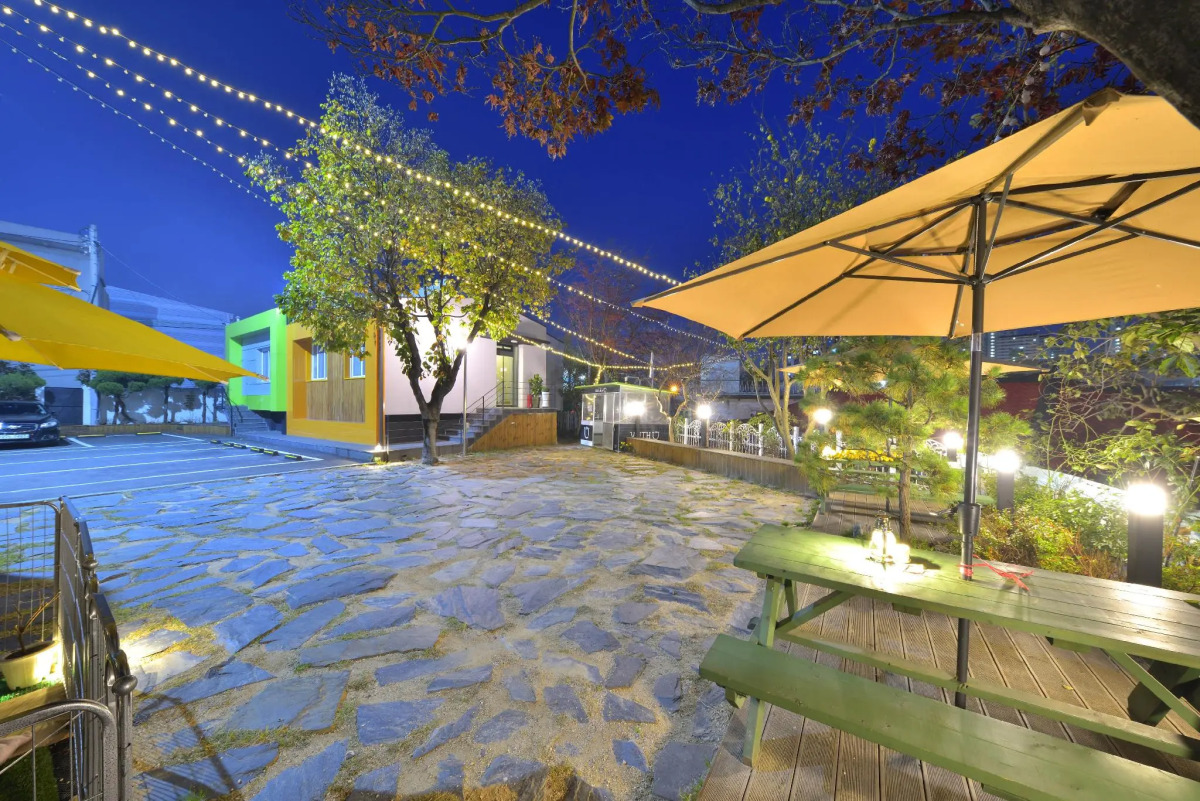 WITH U Hotel & Guesthouse