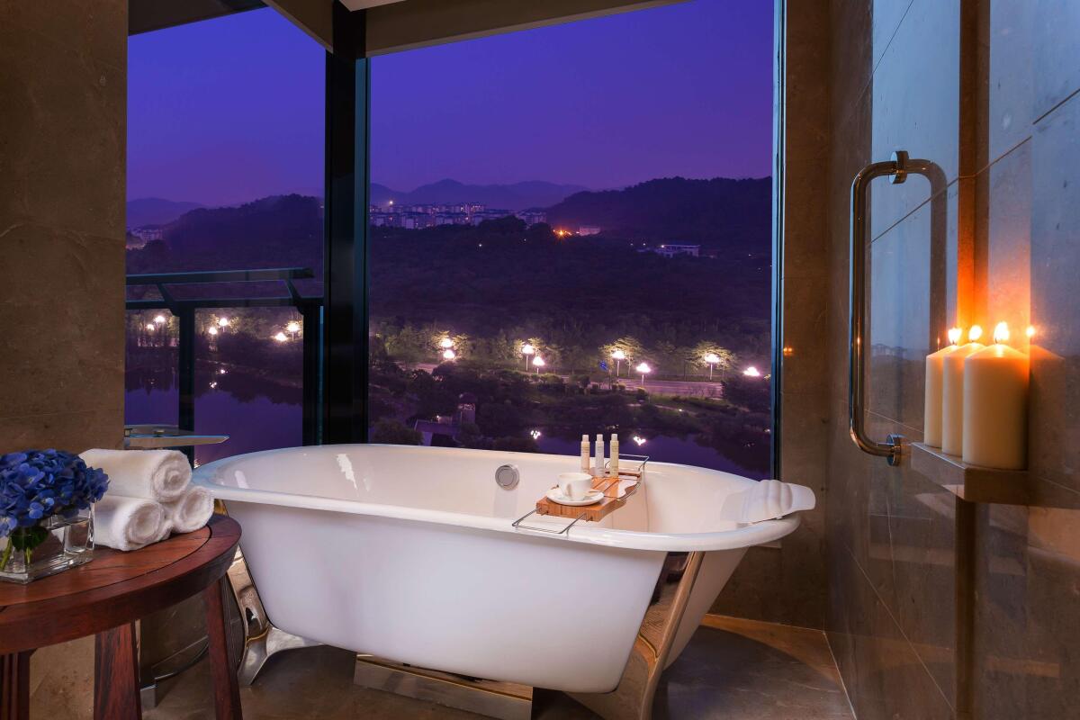 DoubleTree by Hilton Guangzhou Science City-Free Shuttle Bus Service During Canton Fair Period