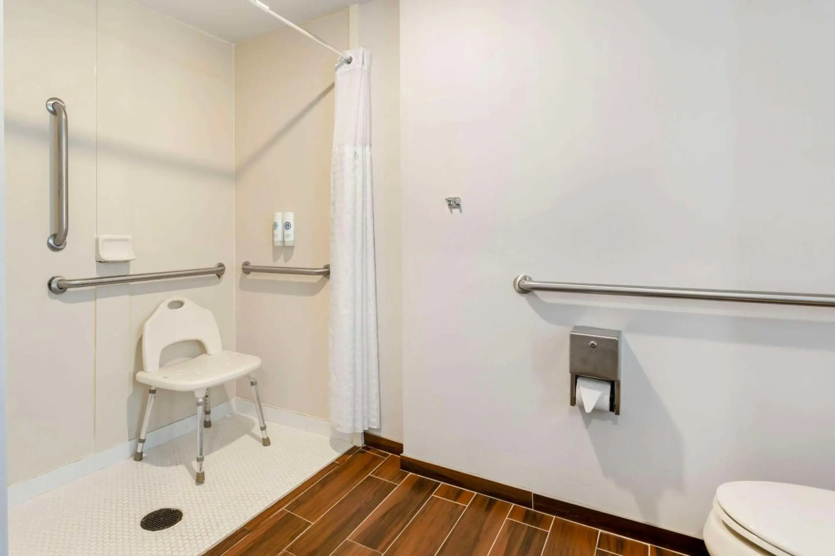 Comfort Suites East Brunswick - South River