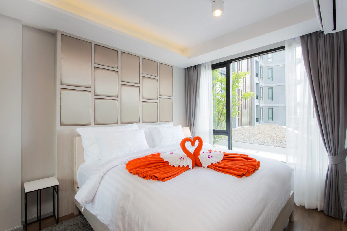 6th Avenue Surin Beach