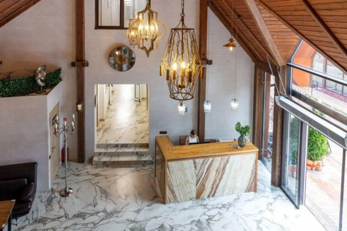 Апартаменты в отеле Red Wood (Ред Вуд)