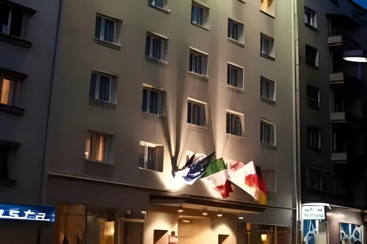 Queen's Astoria Design Hotel