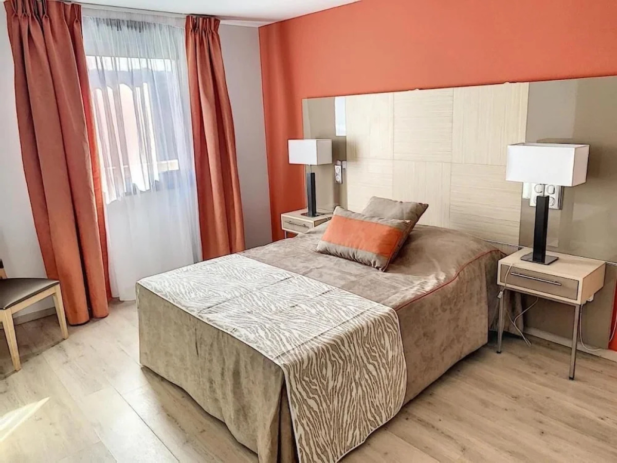 Zenao Montreuil croix de chavaux