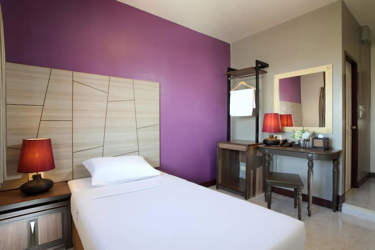 Rambuttri Village Inn & Plaza