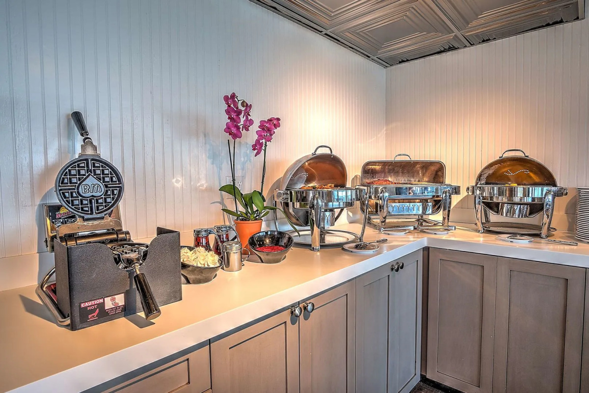 Palm Tree Club Miami Hotel