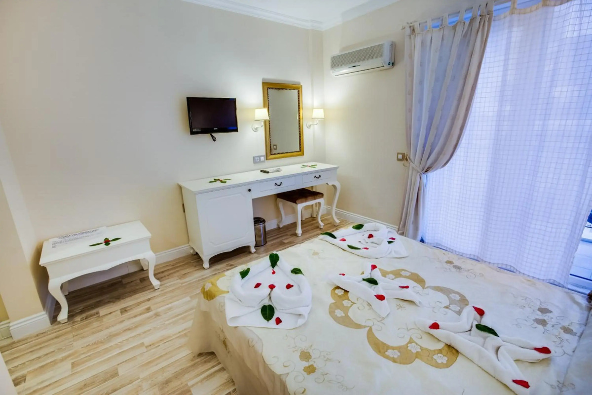 The PINEHILL Hotel & Suites