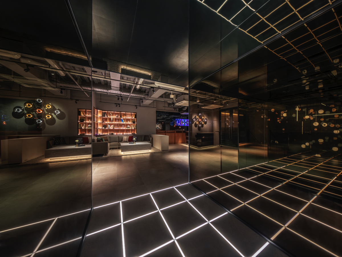 The Lively Osaka Honmachi