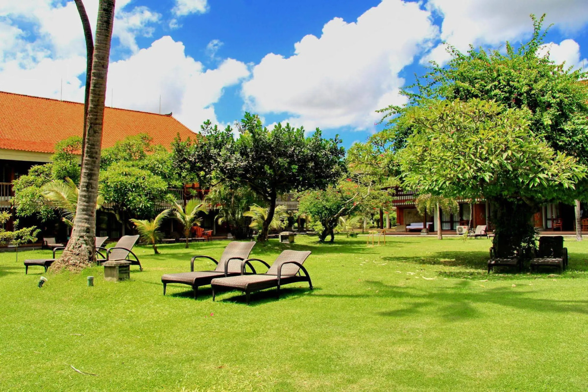 Отель Bali Beach