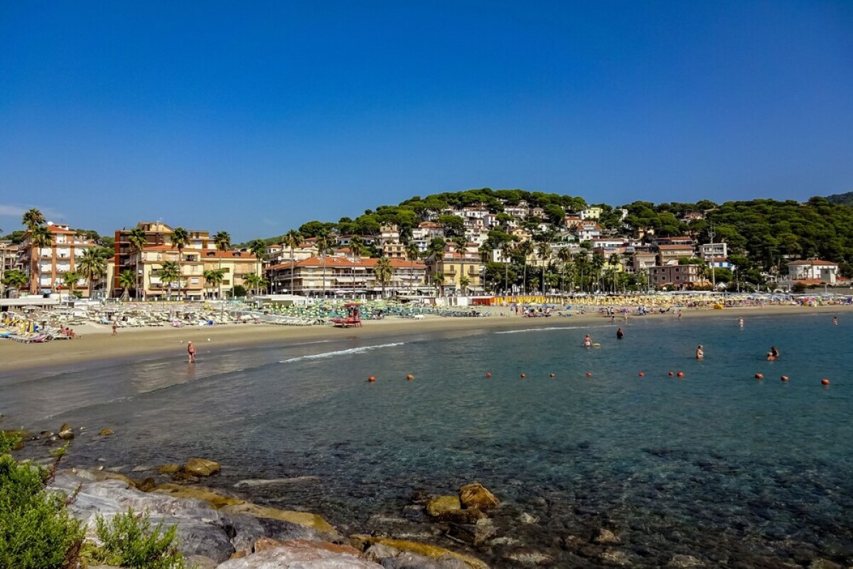 Laigueglia Holidays - 200m From Sea