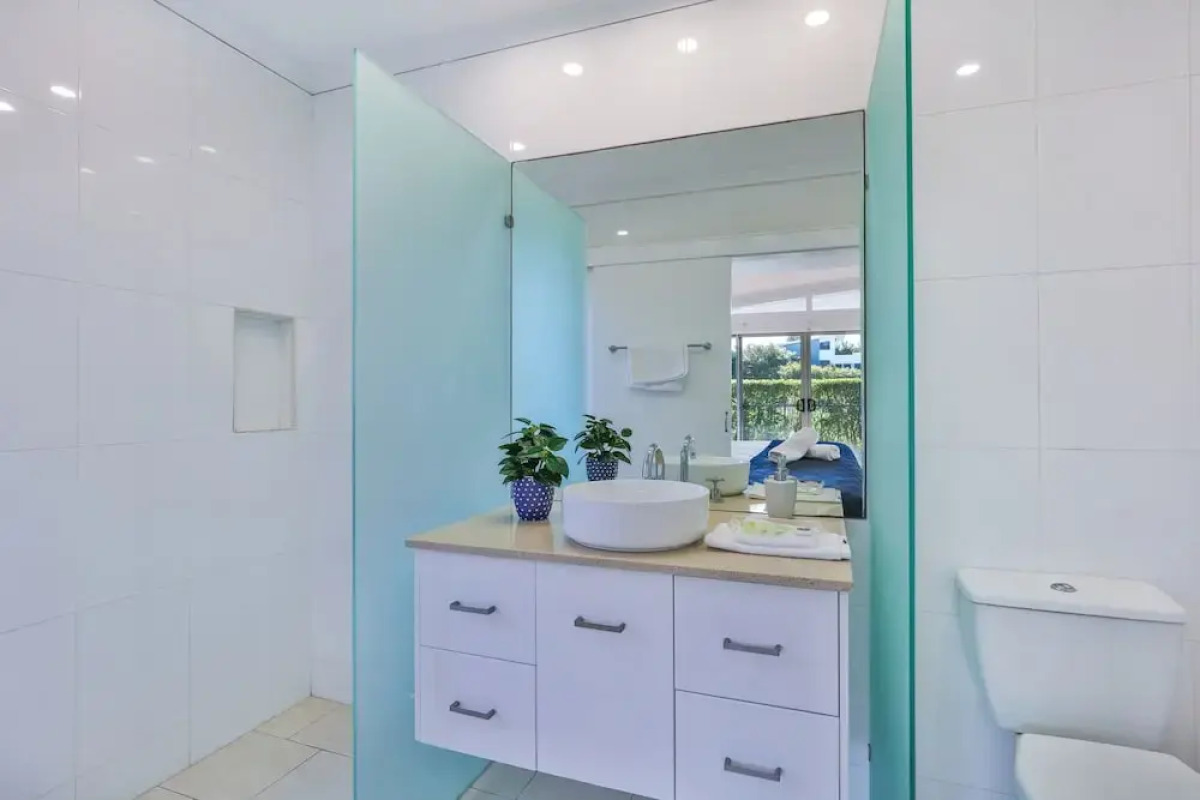 Luxe Waterfront Stay -Tallebudgera Creek