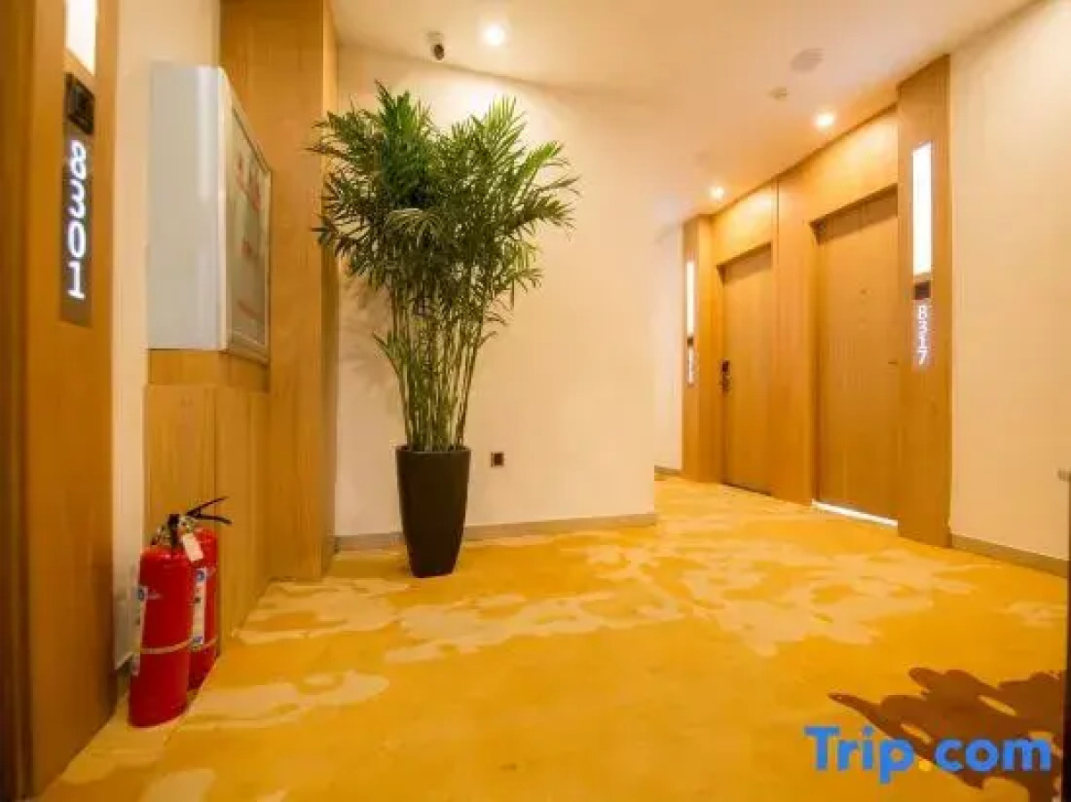 James Joyce Coffetel Harbin Central Street