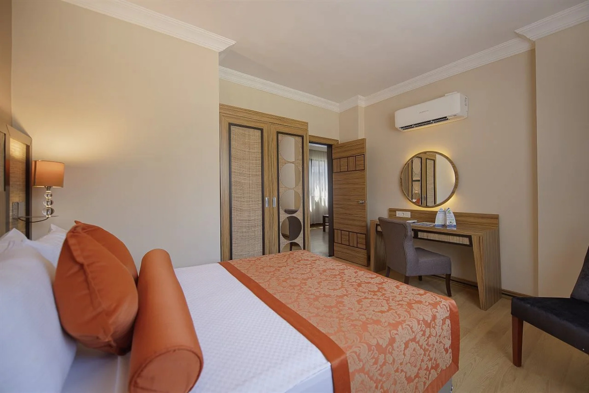 Quattro Beach Spa & Resort Hotel