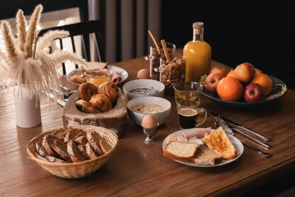 Hôtel Corneille - Entrée autonome, réception en ligne -Encore Mieux