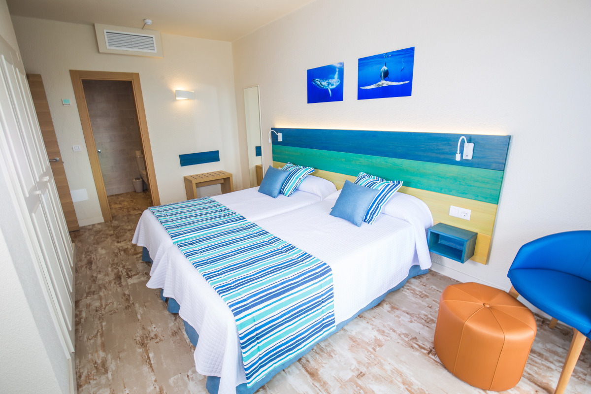 Отель HOVIMA La Pinta Beachfront Family