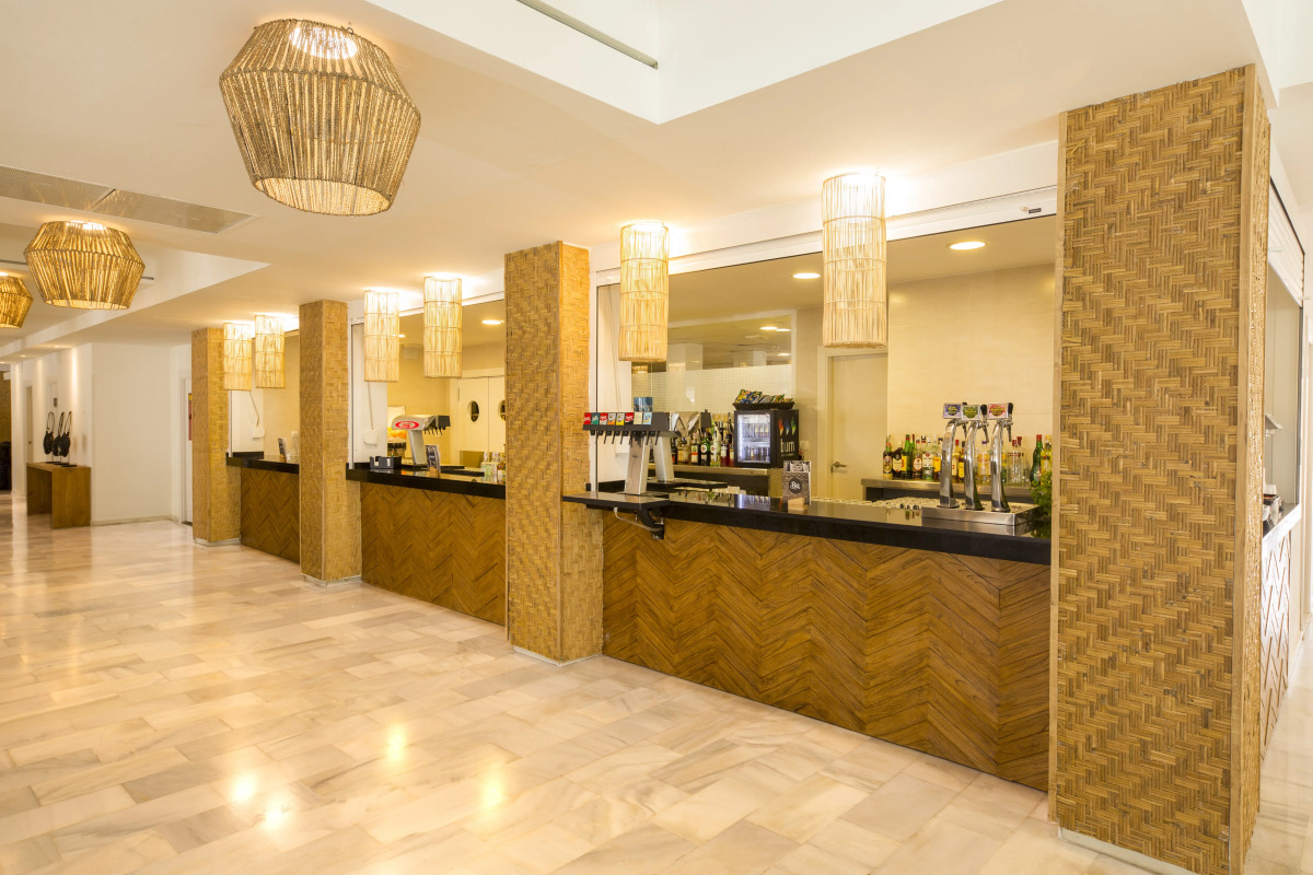 FERGUS Style Bahamas