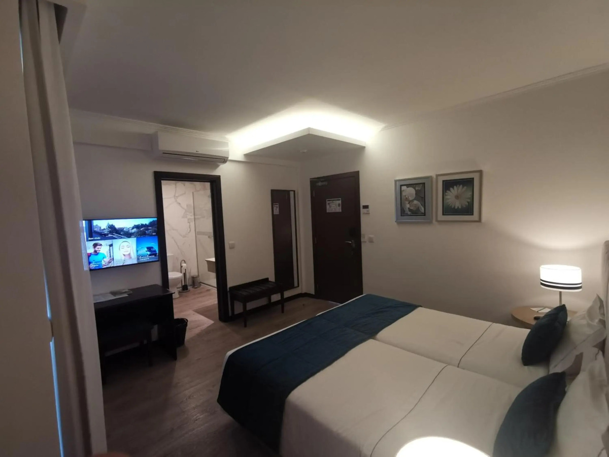 Santa Cruz Village Hotel