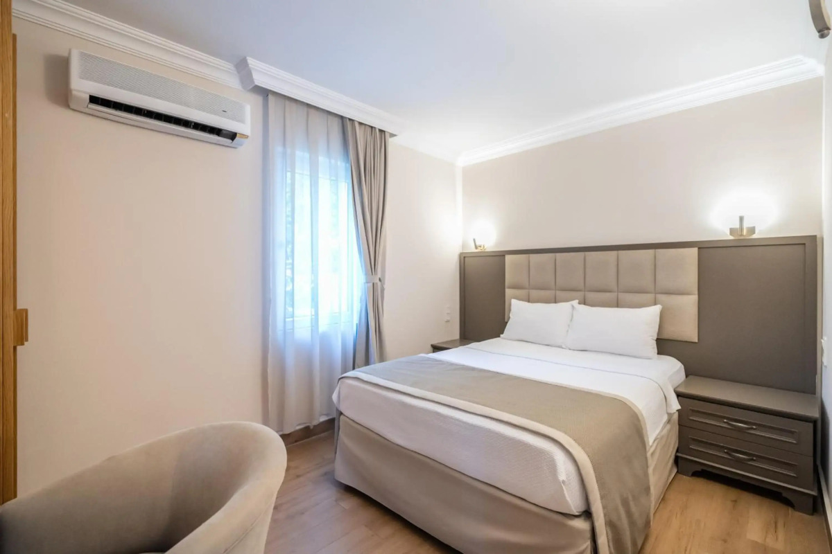 Moonshine Hotel & Suites