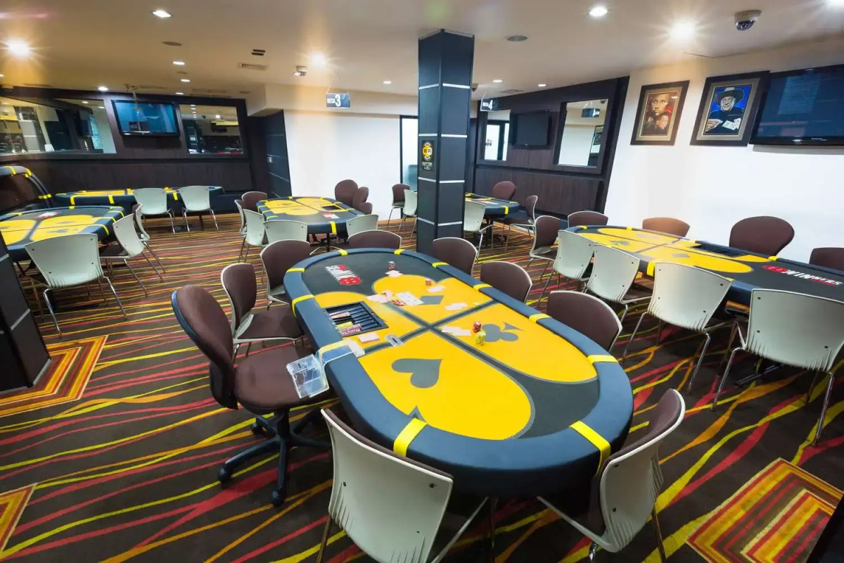 Irazu Hotel & Studios