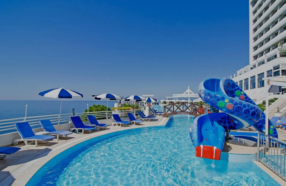 Korumar Deluxe Hotel