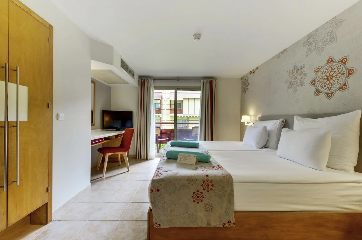 Robinson Camyuva - Adults only