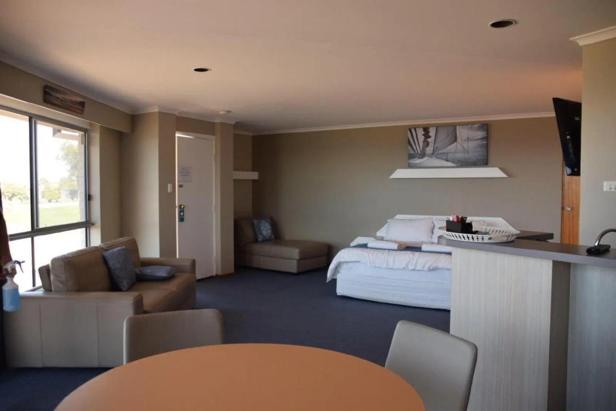 Stansbury Holiday Motel