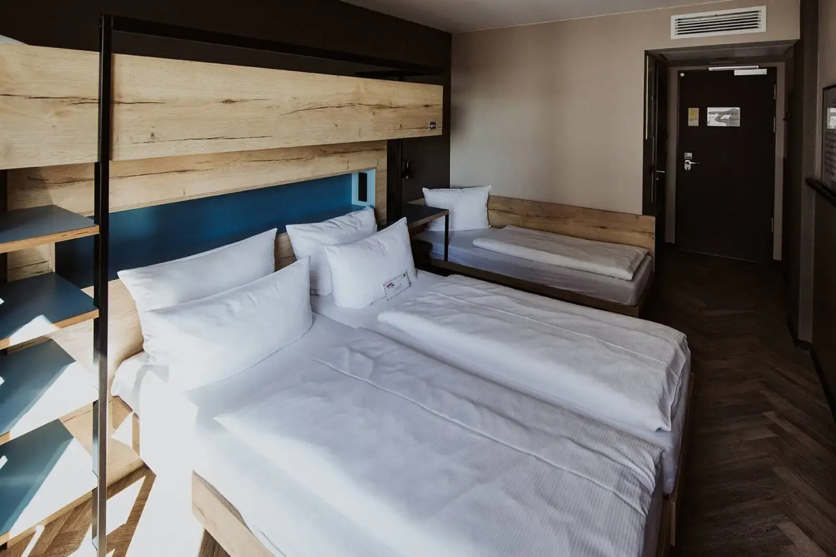 Schulz Hotel Berlin Wall at the East Side Gallery