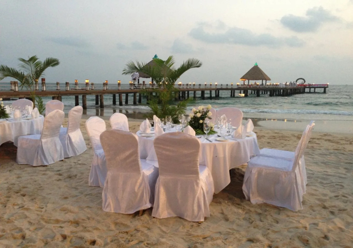 Independence Hotel by Dara