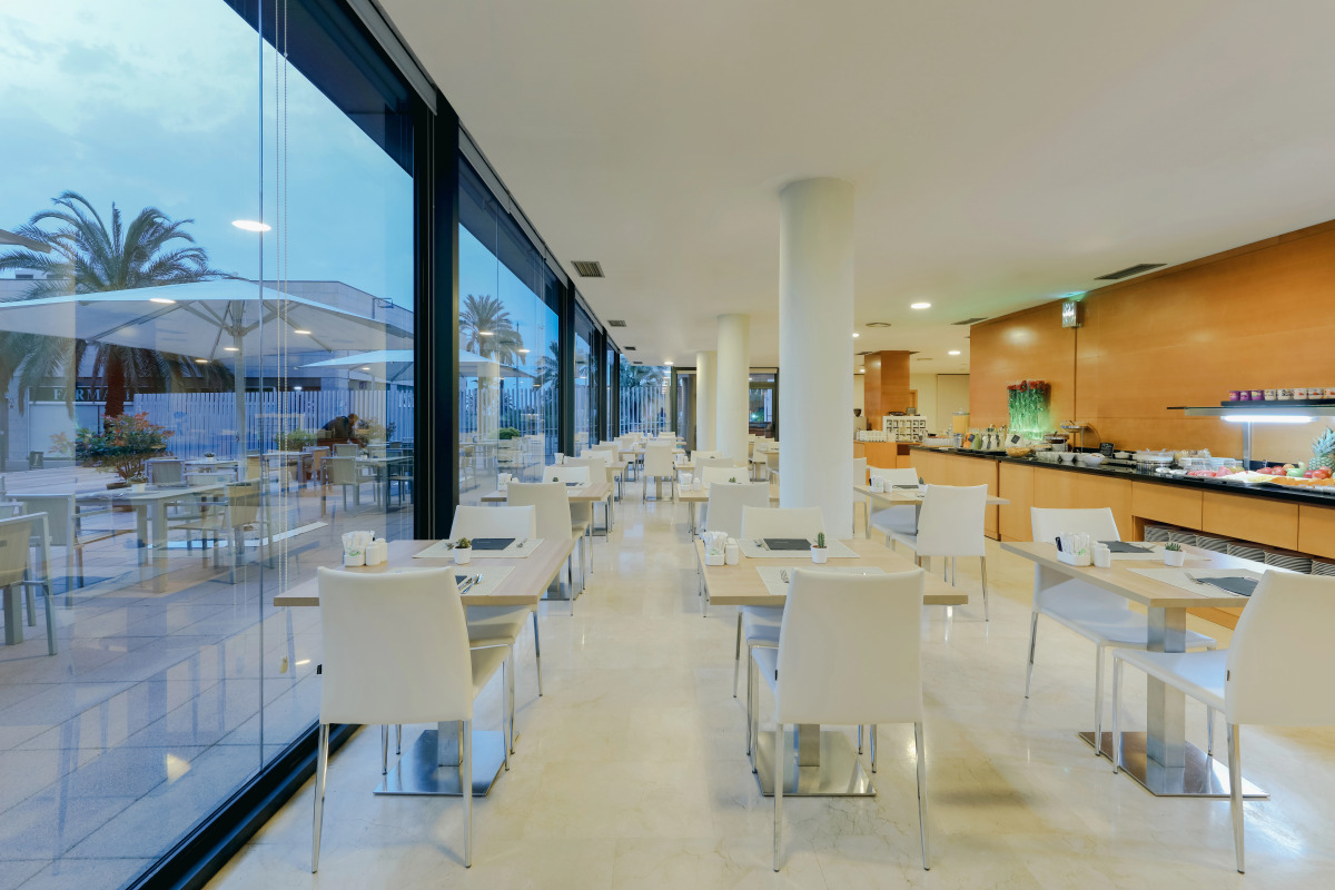 Отель Сatalonia Barcelona Beach