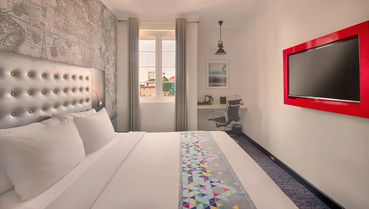 Fairway Colombo - Sri Lanka's First Hotel With Robot Technology