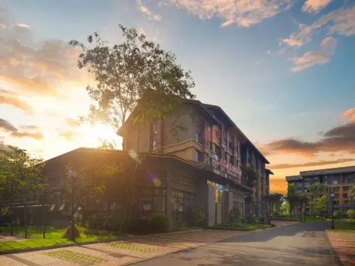 Nanxing holiday hotel (Mount Emei tourist center, Emeishan high-speed railway station)