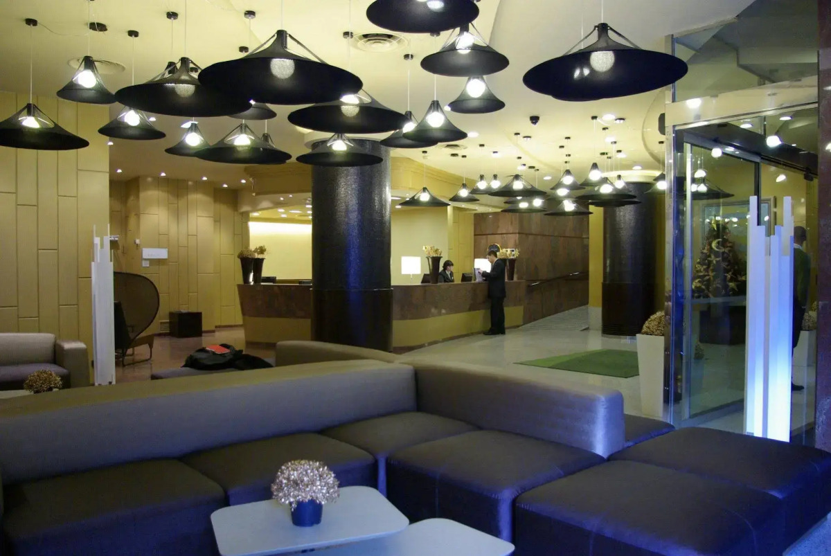 Suites Plaza Hotel & Wellness