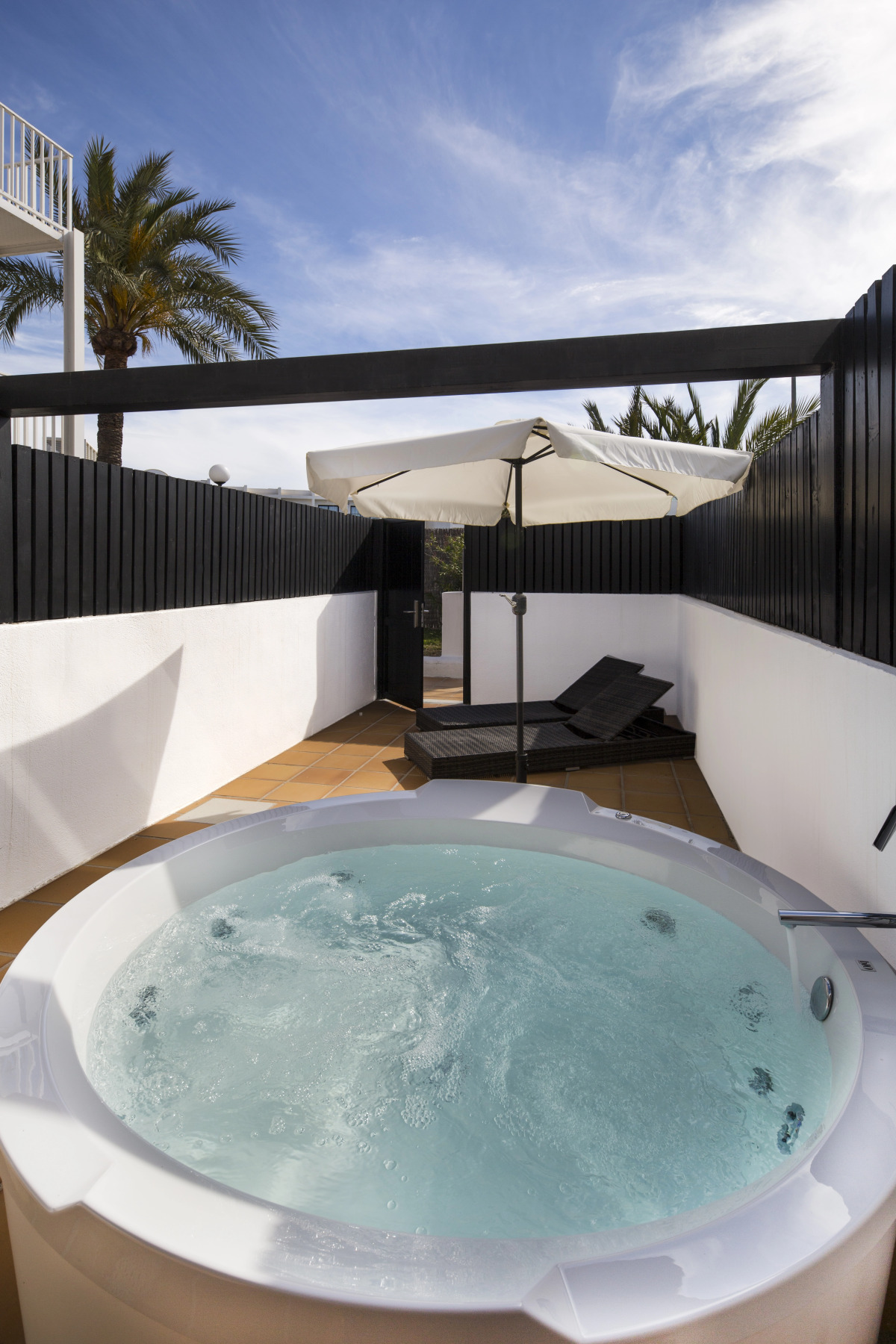 FERGUS Style Bahamas