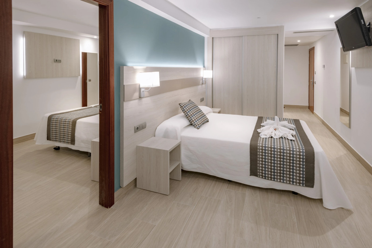 Отель 4R Miramar Calafell