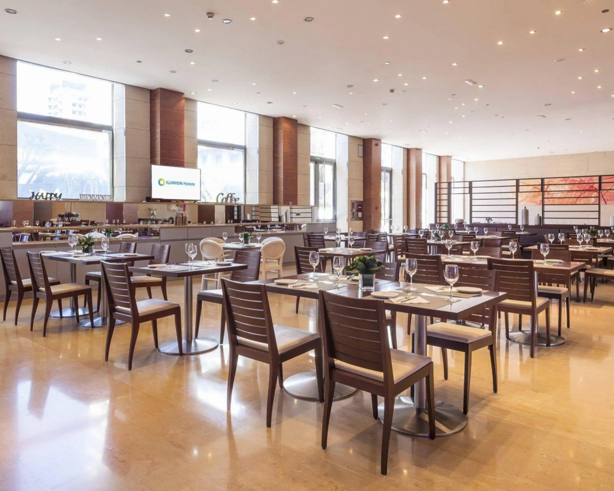 Hotel ILUNION Valencia 4