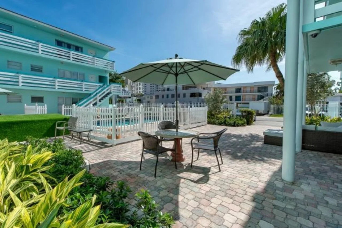 Sea Beach Plaza - Near Jungle Queen Riverboat