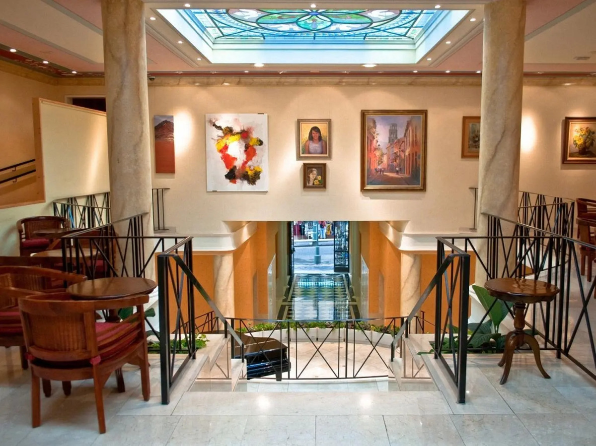 RF Astoria - Only Adults