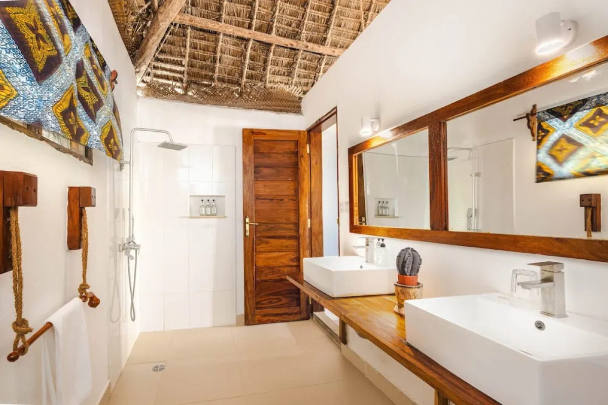 Shanuo Beach Bungalows