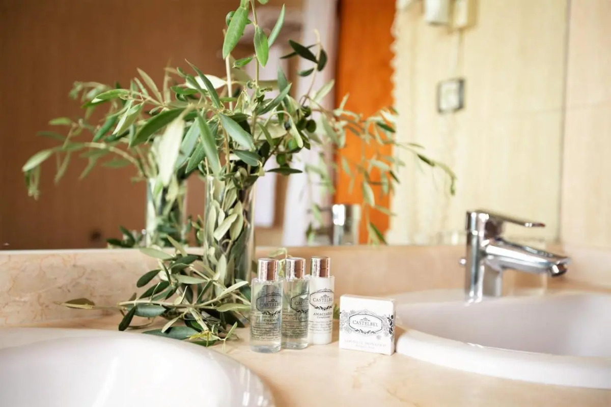 Отель Oh Nice Caledonia