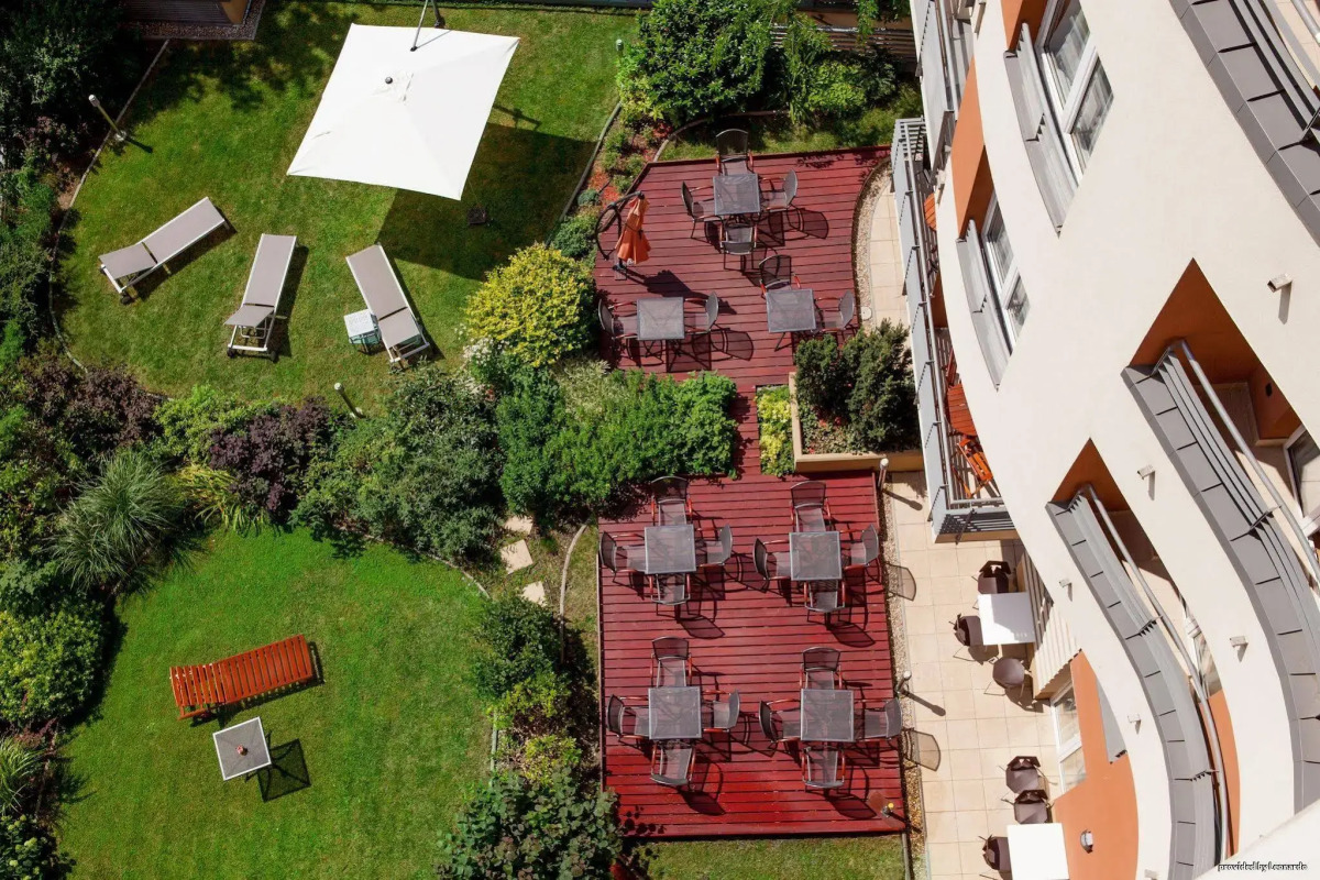 Escala Hotel & Suites