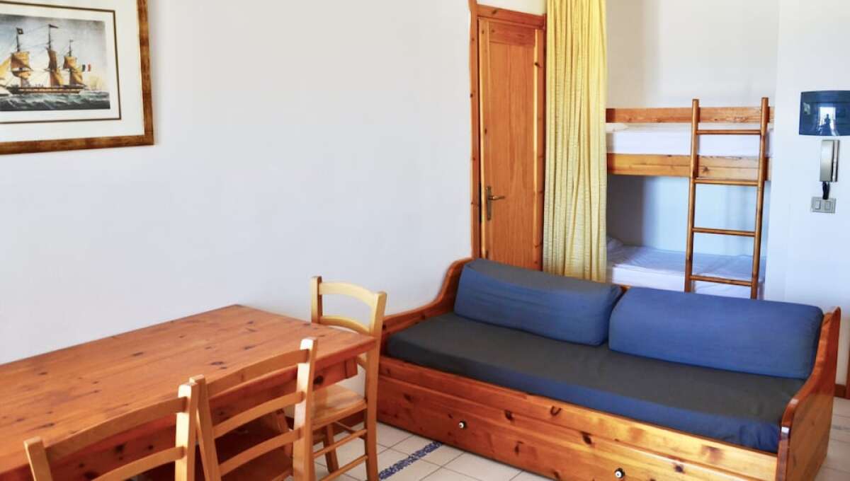 Residence with pool on the promenade