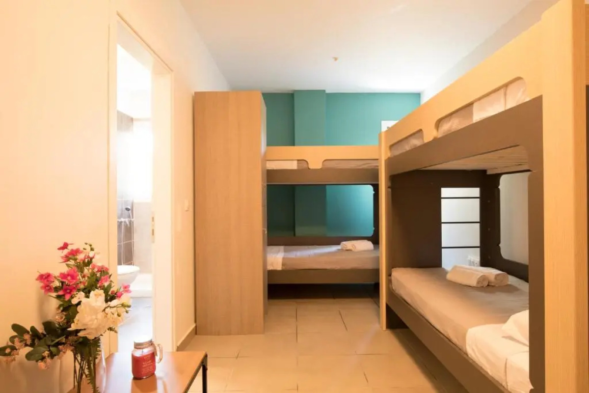 Local Hostel & Suites