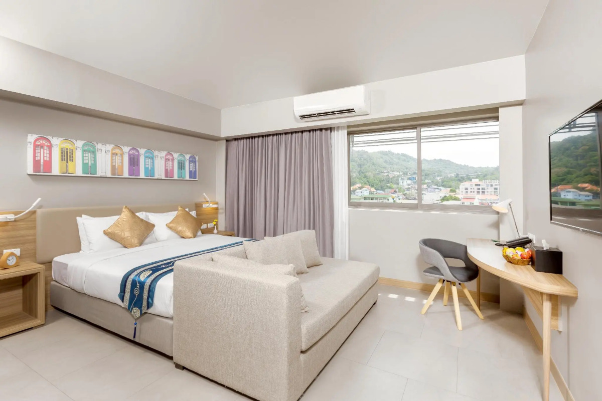 Отель Journeyhub Phuket Patong